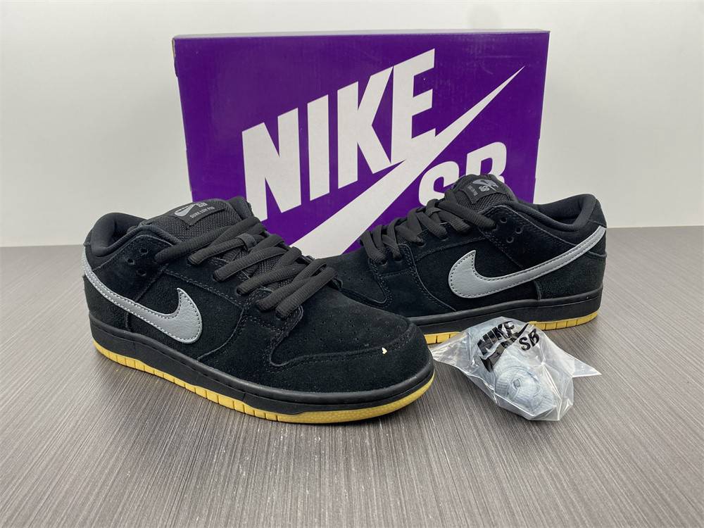 Nike SB Turns Back the Clock and Reveals a Dunk Low Fog Colorway BO6817-010